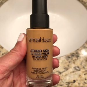 Smashbox Studio Skin in 3.02